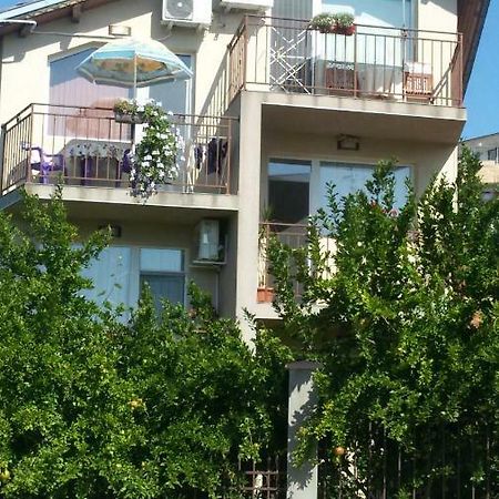 Faina Guest House レゾヴォ エクステリア 写真