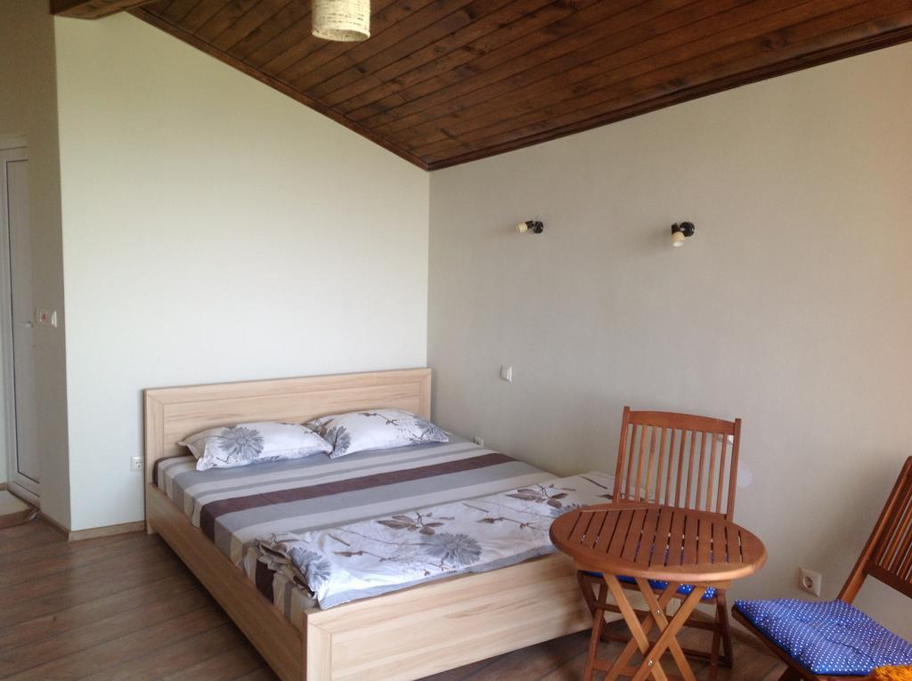 Faina Guest House レゾヴォ エクステリア 写真