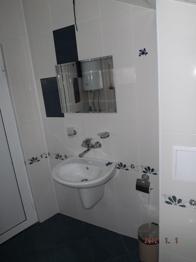 Faina Guest House レゾヴォ エクステリア 写真