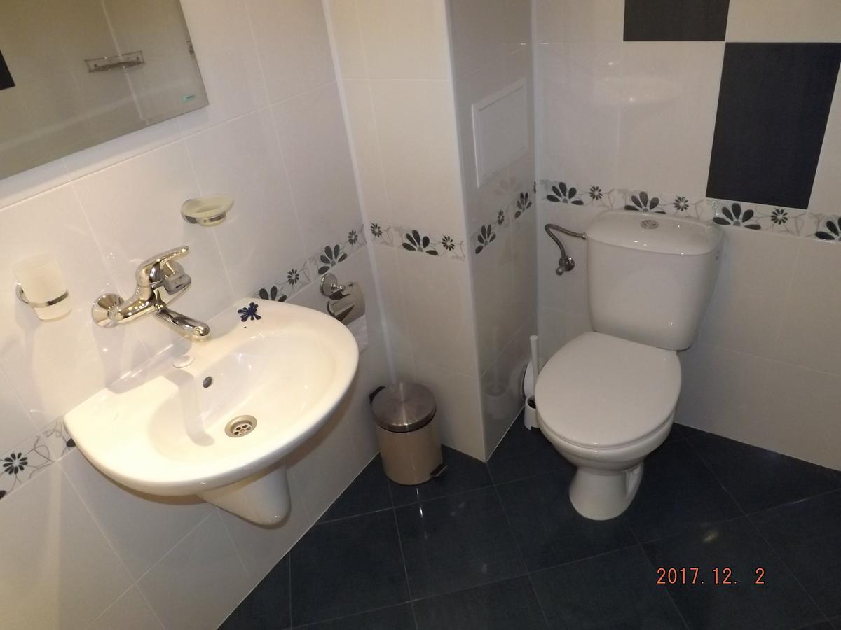 Faina Guest House レゾヴォ エクステリア 写真