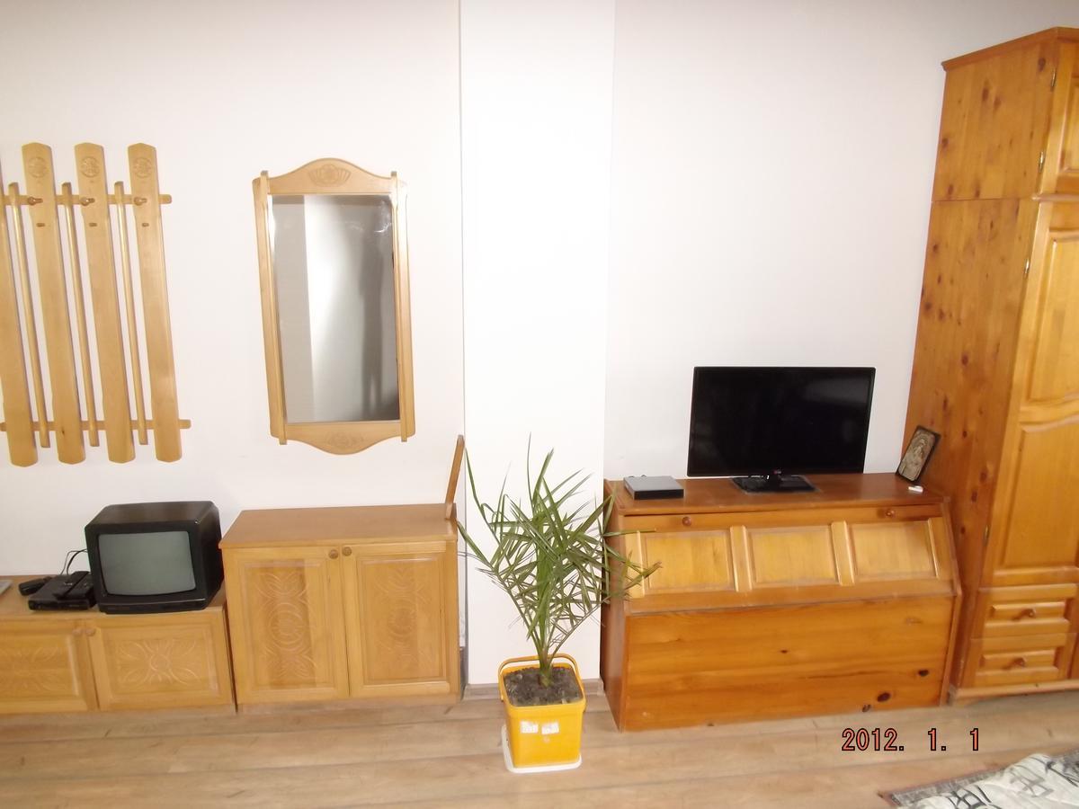 Faina Guest House レゾヴォ エクステリア 写真