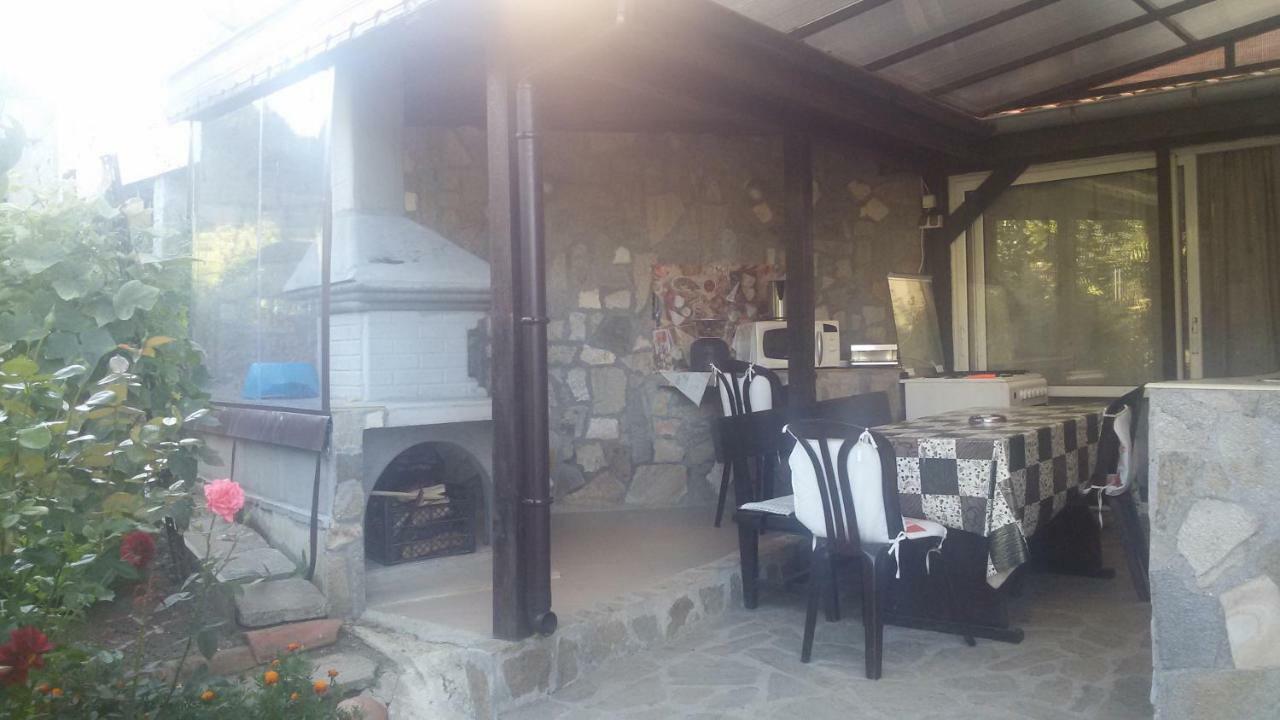 Faina Guest House レゾヴォ エクステリア 写真